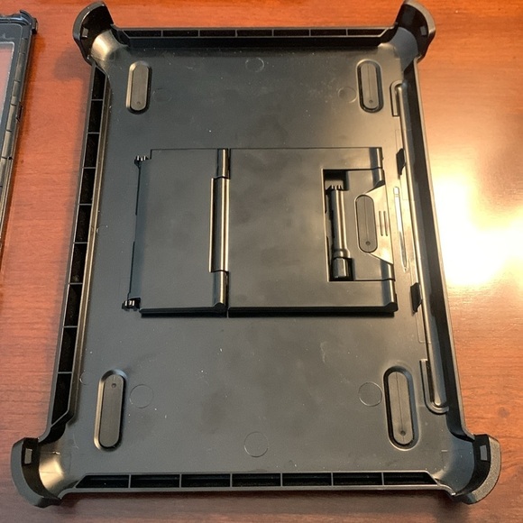 OtterBox Defender Series Case for IPad 5th/6th Gen - Black - Picture 7 of 8